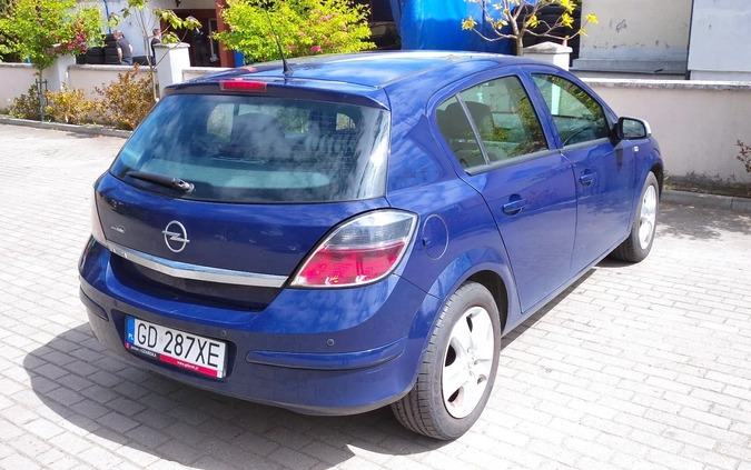 Opel Astra cena 17500 przebieg: 184000, rok produkcji 2011 z Gdańsk małe 67